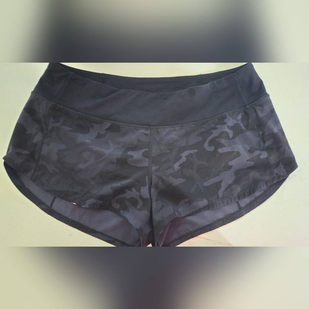 Lululemon Black Camo Speed Up  Shorts, Size 8, Low Rise